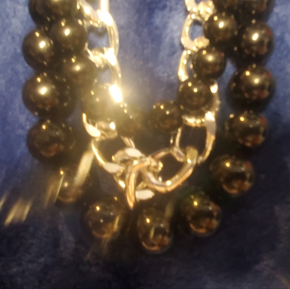 Paparazzi black and gold necklace with matching dangle earring - Picture 3 of 4